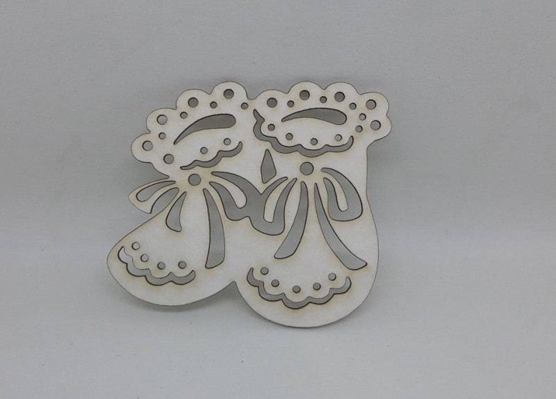 Лазерно изрязани детски обувки бирен картон 