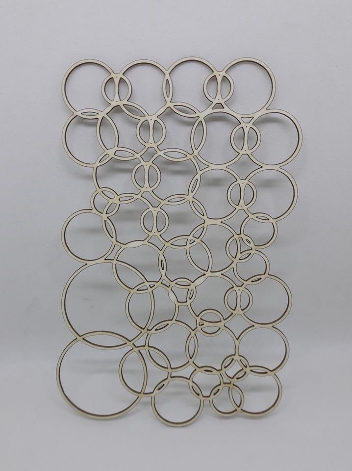 Лазерно изряна рамка с кгръгове