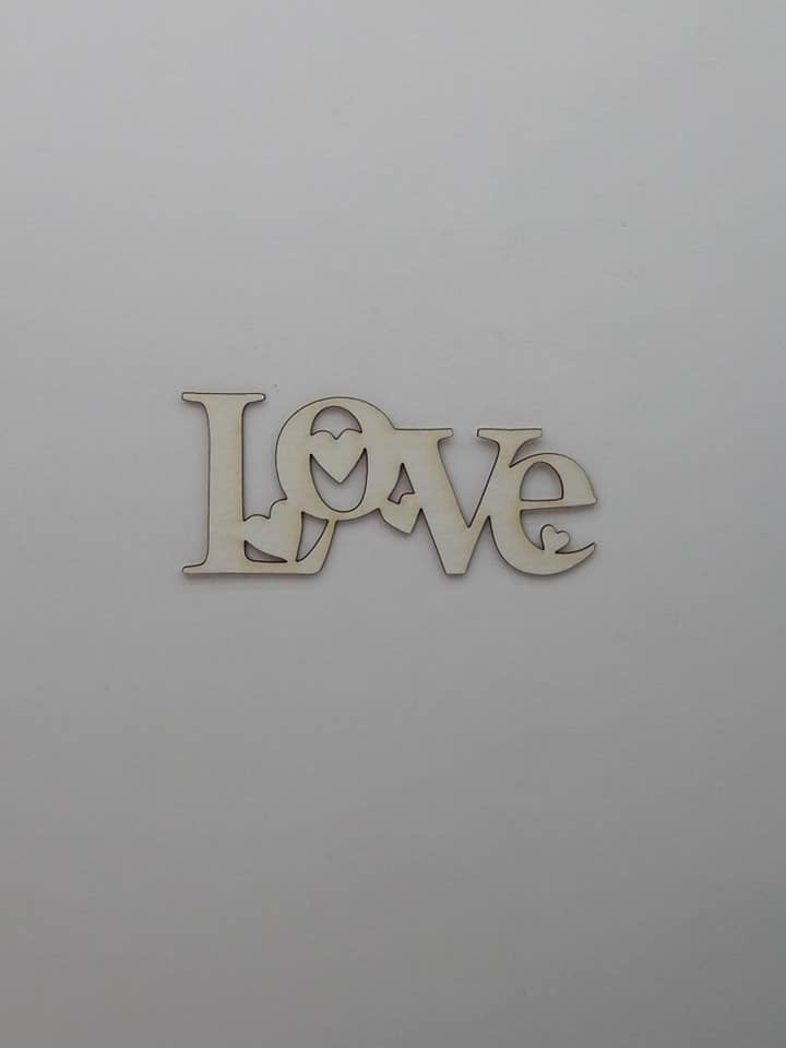 Лазерно изрязан надпис LOVE