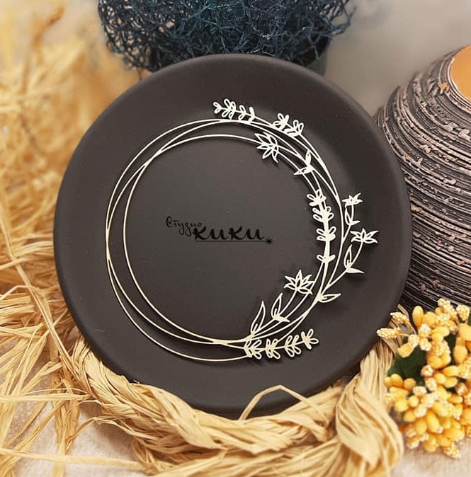 Лазерно изрязана кръгла рамка  бирен картон