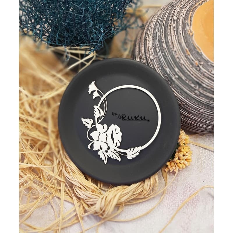 Лазерно изрязана рамка с нарцис