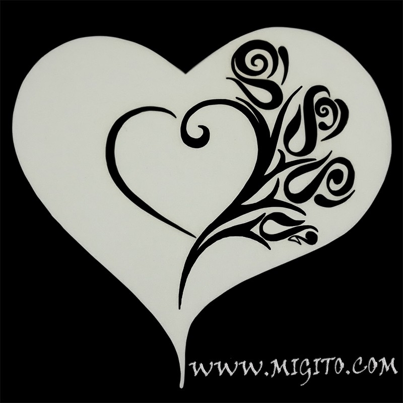 Лазерно изрязано сърце с рози 