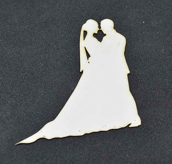 Лазерно изрязан силует младоженци бирен картон 1