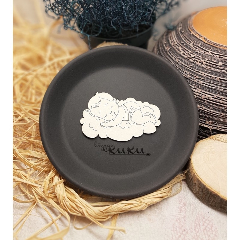 Лазерно изрязено спящо бебе 2 бирен картон