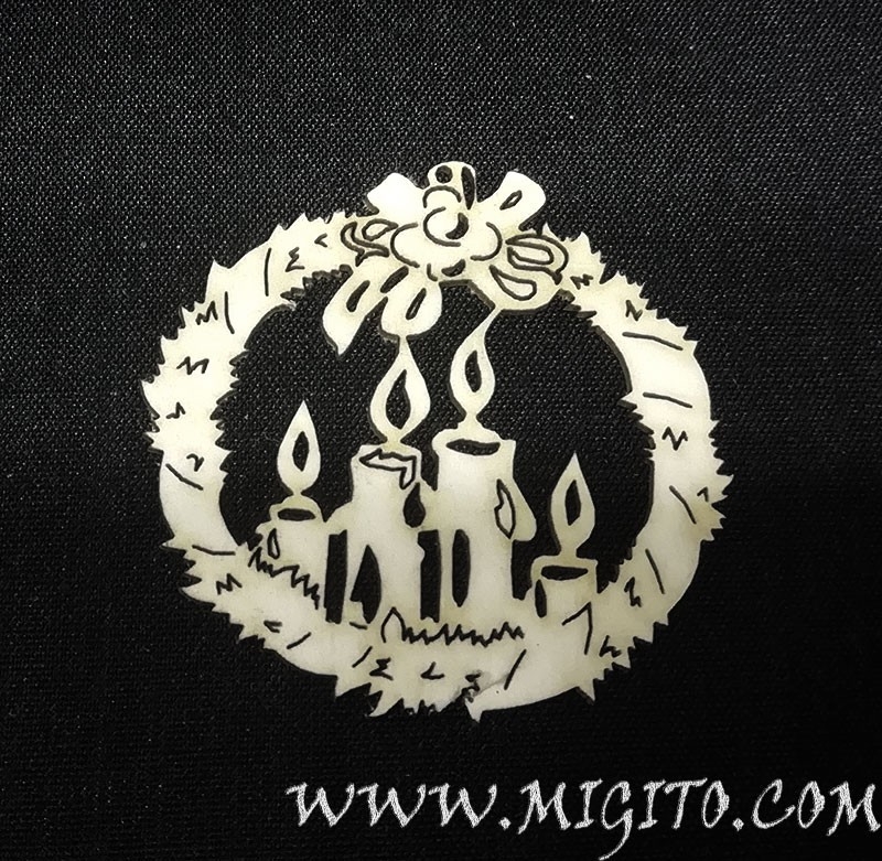 Лазерно изрязано венче със свещички бирен картон