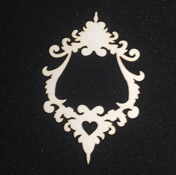 Лазерно изрязана рамка бирен картон 11